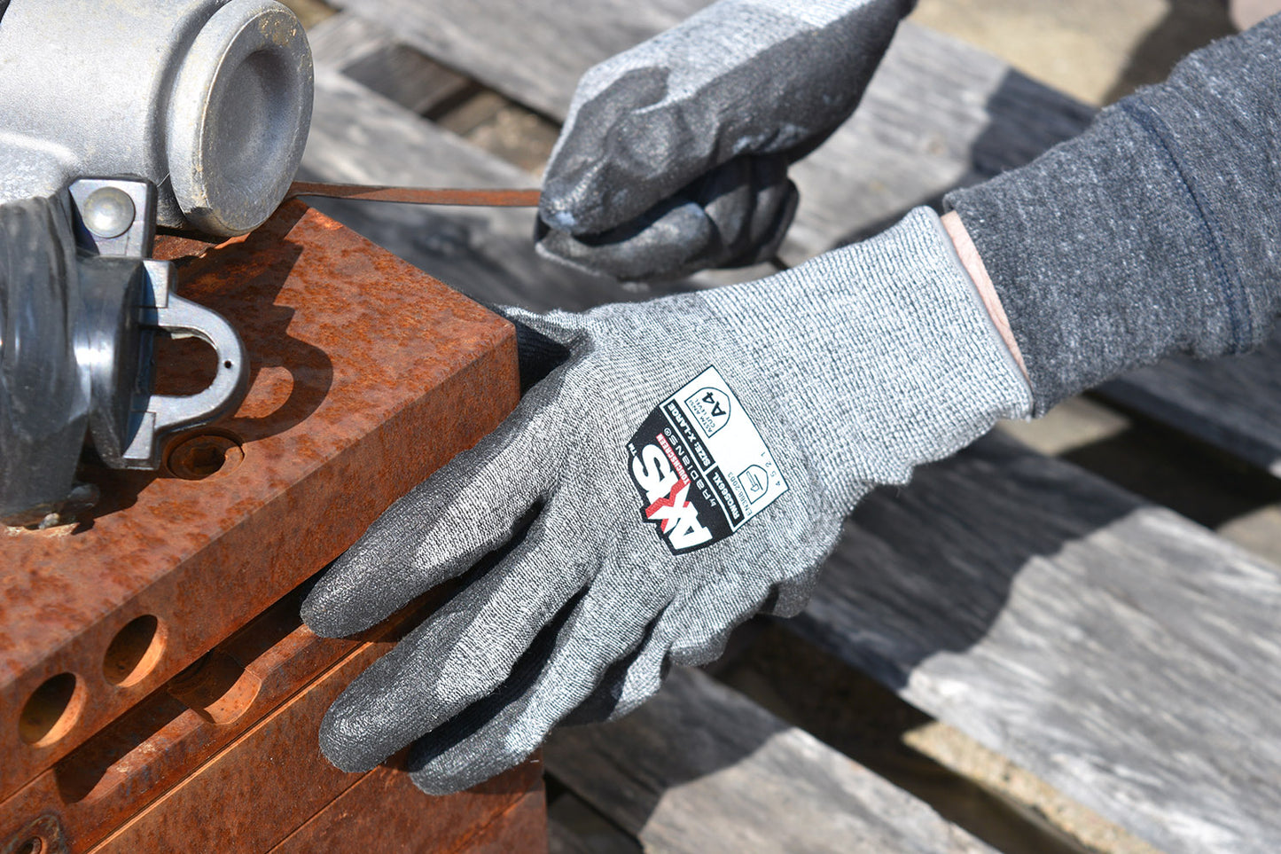 RADIANS RWG566 AXIS™ TOUCHSCREEN CUT PROTECTION LEVEL A4 WORK GLOVE